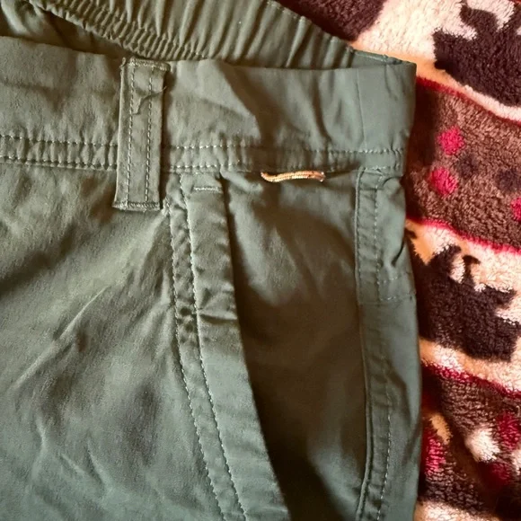 REI Dark Green Women's Cargo Travel Pants - Picture 6 of 8